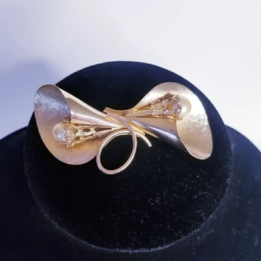 Vintage Gold & Pearl Brooch